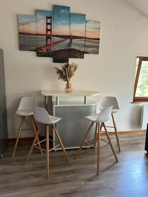 Appartement Lumineux Avec Vue Sur Les Montagnes Morbier Exterior foto
