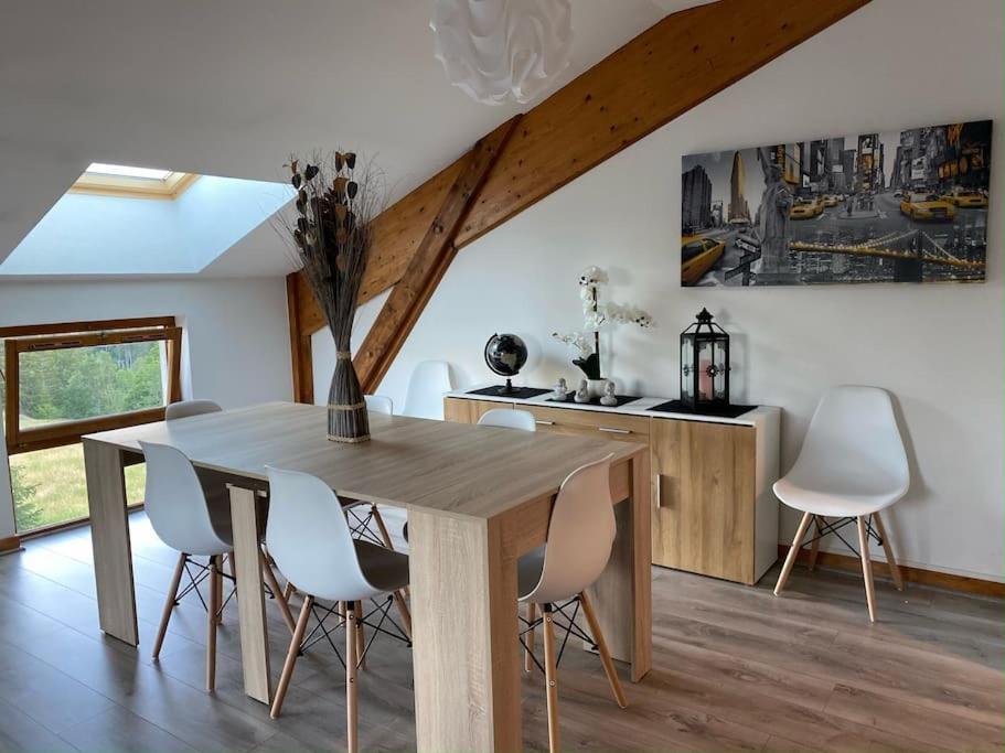 Appartement Lumineux Avec Vue Sur Les Montagnes Morbier Exterior foto